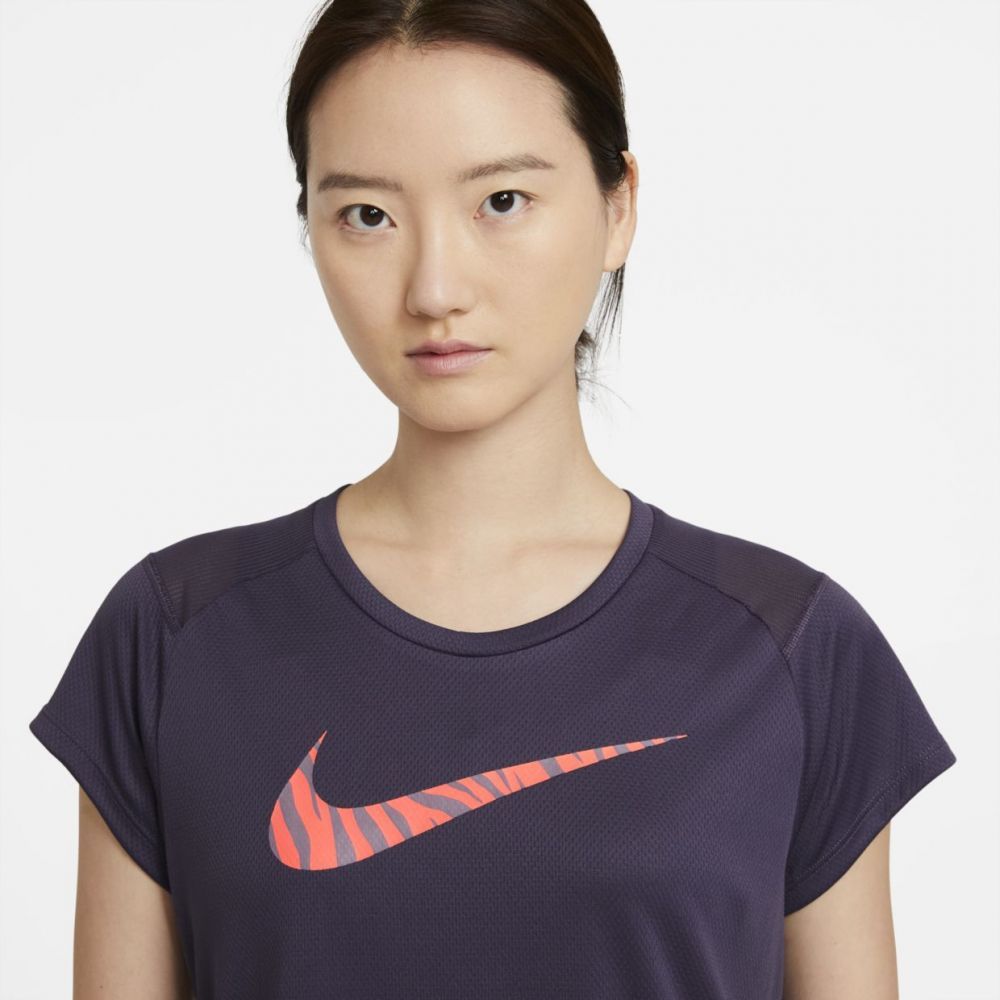 Nike Удобная женская футболка Nike Run Icon Clash