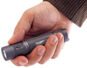 Компактный фонарь Яркий луч YLP Escort T65