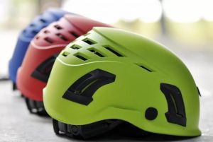 Удобная каска альпинистская Guru Aurora