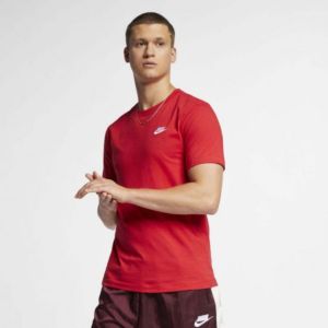Яркая мужская футболка Nike Sportswear Club