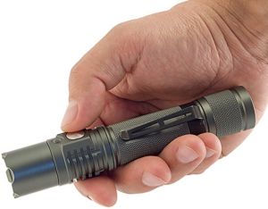 Дальнобойный фонарь Яркий луч YLP Gryphon G24