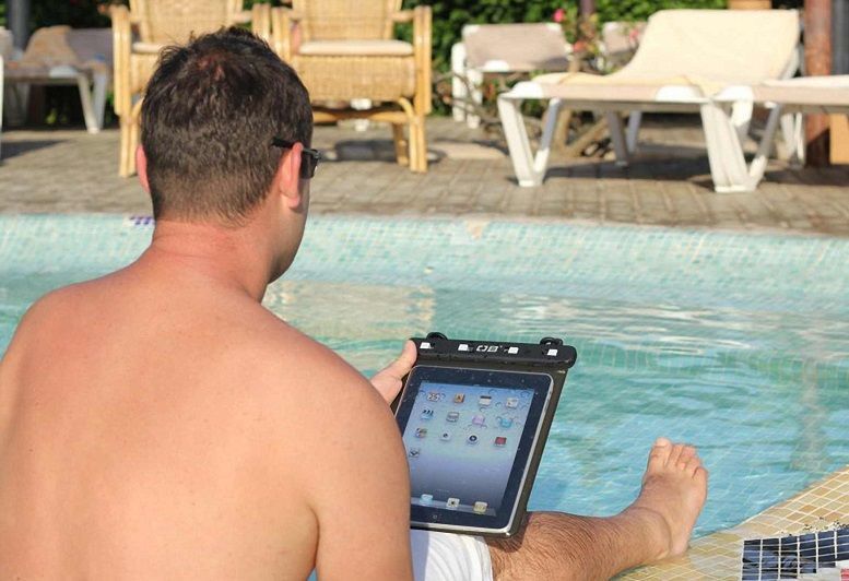 OVERBOARD Надежный гермочехол Overboard Waterproof iPad Case with Shoulder Strap