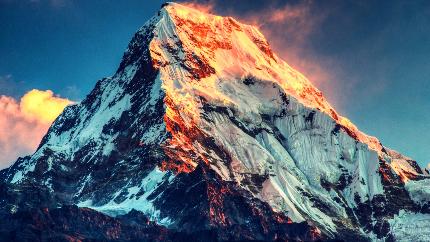 Китай запретил восхождения на Эверест со своей территории